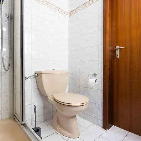 Kompakt Und Gemuetlich 1-zimmer-apartment Apartman