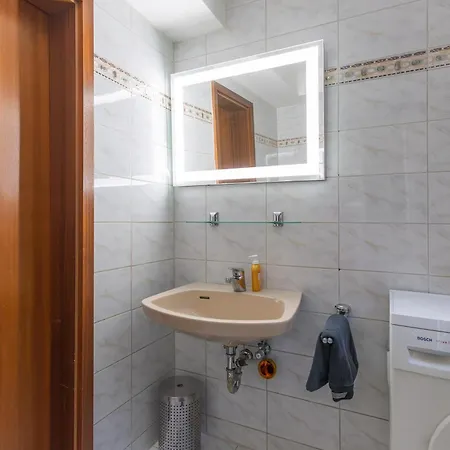 Kompakt Und Gemuetlich 1-zimmer-apartment * Ratingen