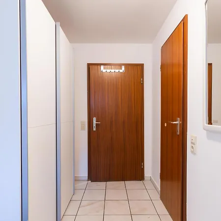 Kompakt Und Gemuetlich 1-zimmer-apartment Apartman *