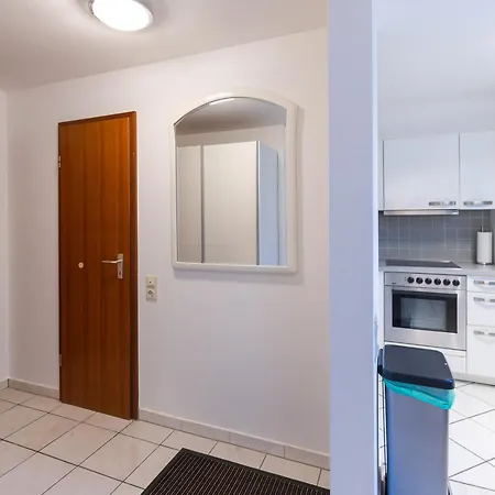 Kompakt Und Gemuetlich 1-zimmer-apartment Apartman *